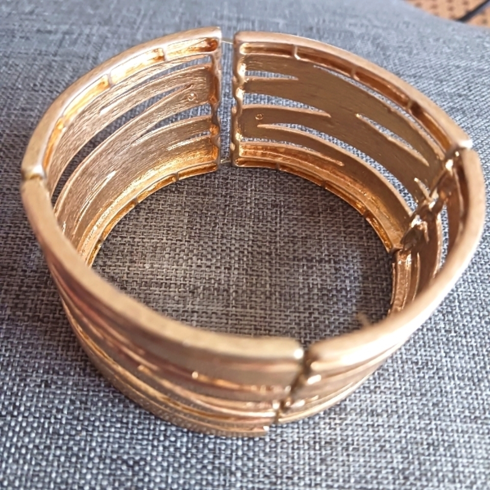 Modern Goldtone Fashion Stretchy Metal Bracelet - Pre-loved (6.5")